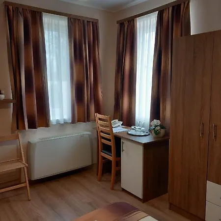 Kata Panzio 3* Oroszlány