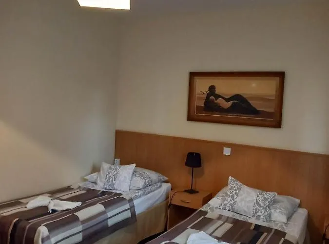 Kata Panzio 3* Oroszlány